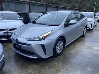 2019 Toyota Prius - Thumbnail