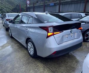 2019 Toyota Prius - Thumbnail