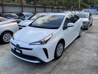 2019 Toyota Prius - Thumbnail