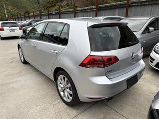 2016 Volkswagen Golf - Thumbnail