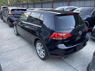 2016 Volkswagen Golf - Thumbnail