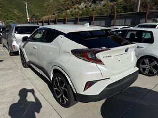 2017 Toyota C-HR - Thumbnail