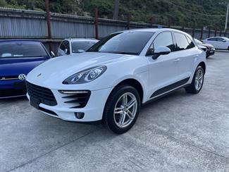 2017 Porsche Macan - Thumbnail