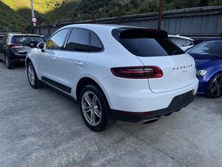 2017 Porsche Macan - Thumbnail