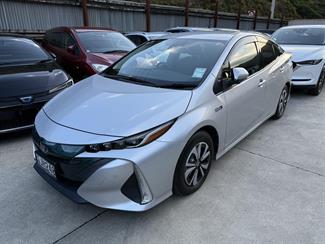 2018 Toyota Prius - Thumbnail